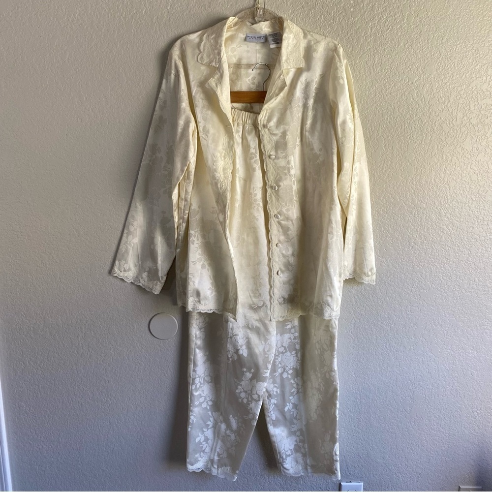 Jaclyn Smith Women's vintage pajama set medium